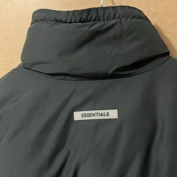 Essentials Puffer - Picture 8 of 10